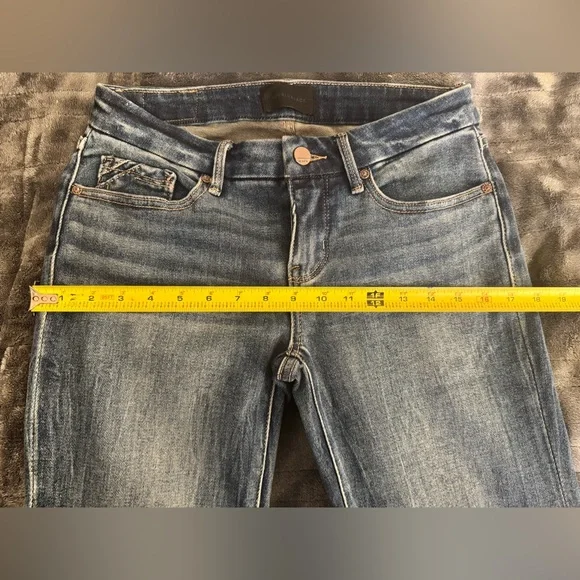 NWOT Buckle Lowrise Bootcut Jeans - Picture 8 of 12